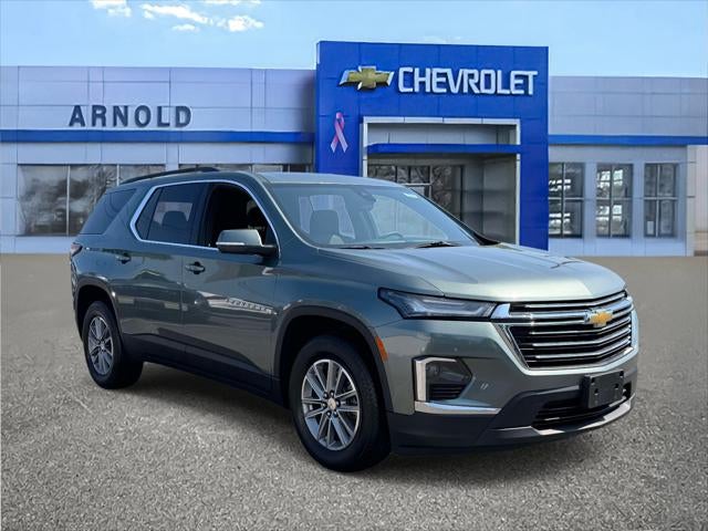 2023 Chevrolet Traverse LT Cloth in Silver Sage Metallic — front three-quarter view
