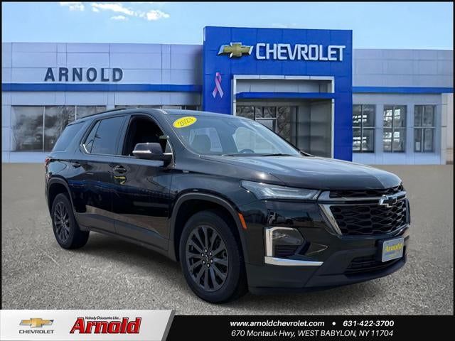2023 Chevrolet Traverse RS in Mosaic Black Metallic — front three-quarter view