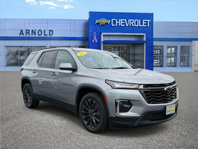 2023 Chevrolet Traverse RS in Sterling Gray Metallic — front three-quarter view